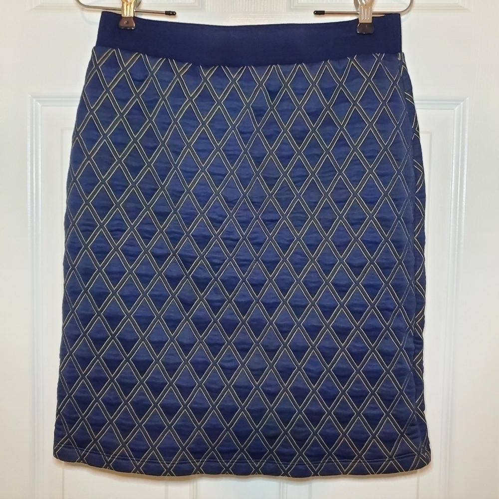 Le Lis Quilted elastic waist above knee skirt Navy with Yellow stitch Sz M